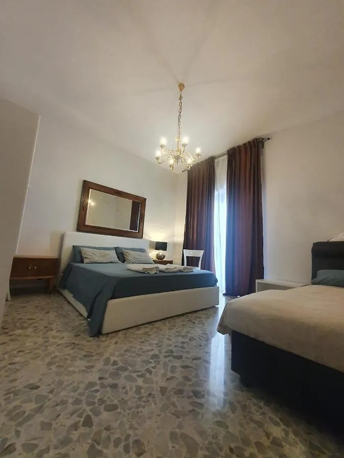 Apartman Casa Vacanze Cado Dalle Nubi 2 Ampie Stanze In Appartamento 4-6 Posti Letto 1 Bagno Privato E Balconi Ideale Per Famiglie E Gruppo Di Amici Bari