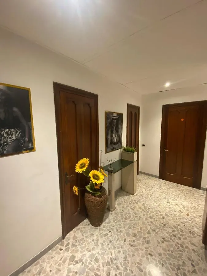 Apartman Casa Vacanze Cado Dalle Nubi 2 Ampie Stanze In Appartamento 4-6 Posti Letto 1 Bagno Privato E Balconi Ideale Per Famiglie E Gruppo Di Amici Bari