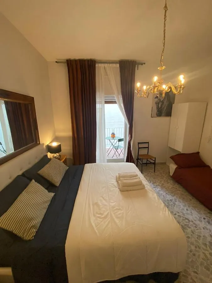 Casa Vacanze Cado Dalle Nubi 2 Ampie Stanze In Appartamento 4-6 Posti Letto 1 Bagno Privato E Balconi Ideale Per Famiglie E Gruppo Di Amici Bari